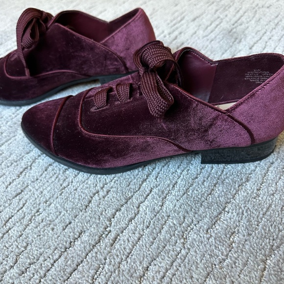 Nine West Burgundy Velvet Oxfords Size 9.5 - Picture 8 of 13